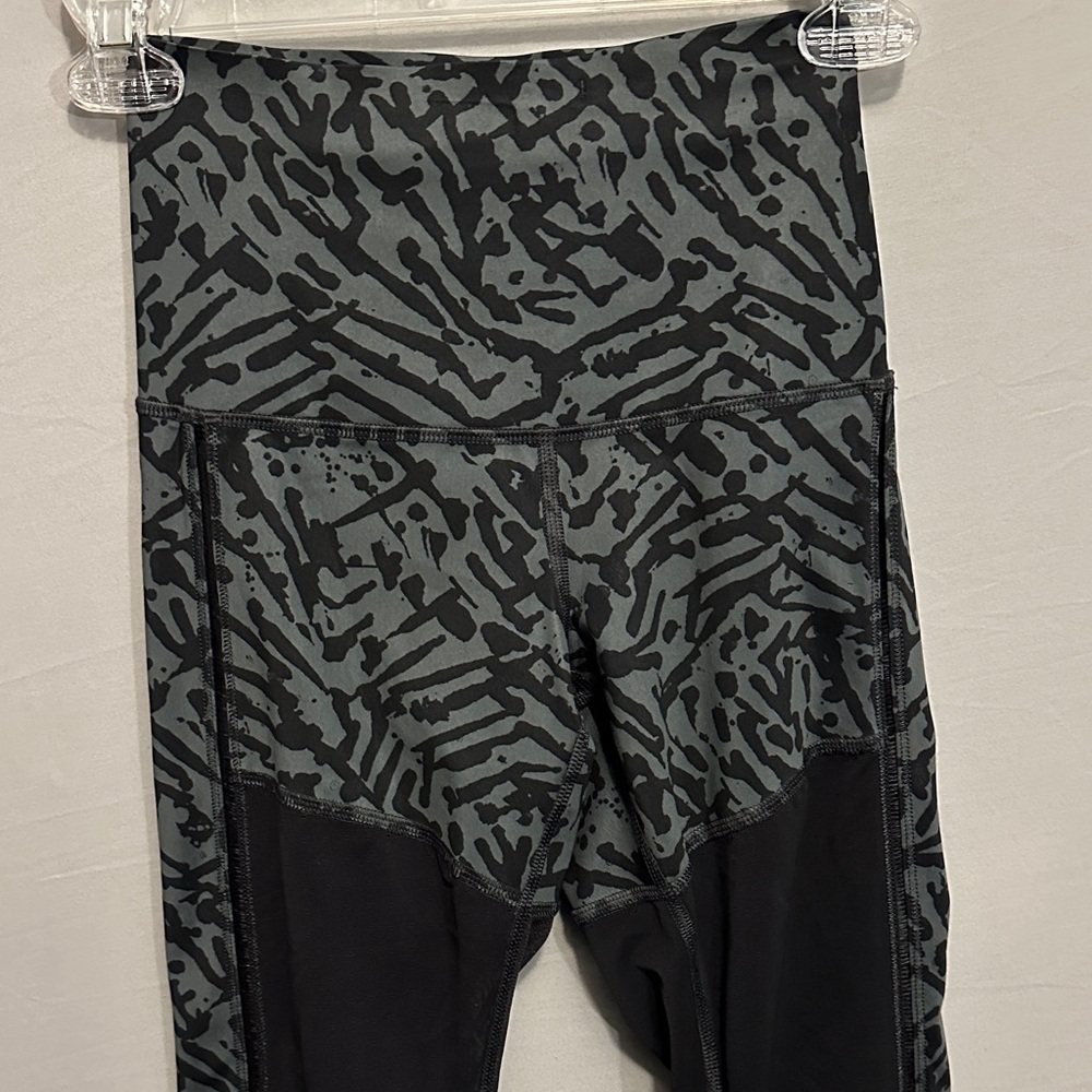 Lululemon Athletica Black and Gray Camouflage Leggings - Picture 3 of 7
